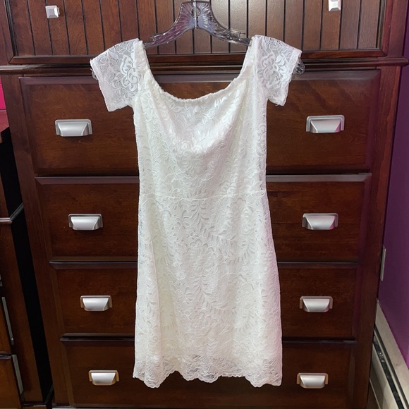 Ivory Lace Off-Shoulder Dress 🦢 NWT - Picture 2 of 5